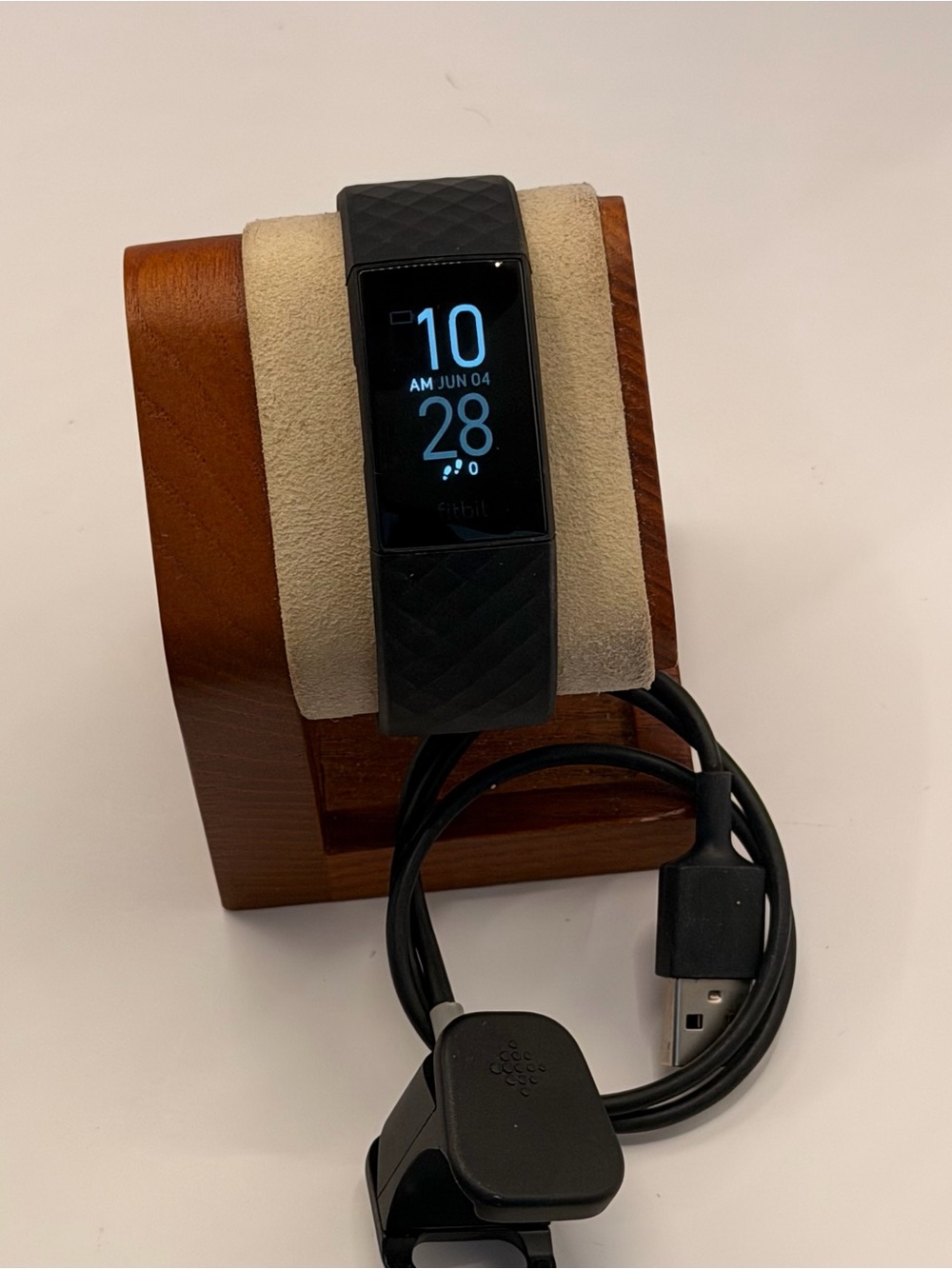 Fitbit Charge 4, Tested, Excellent, Black/black, Charger Included, Fitness Track